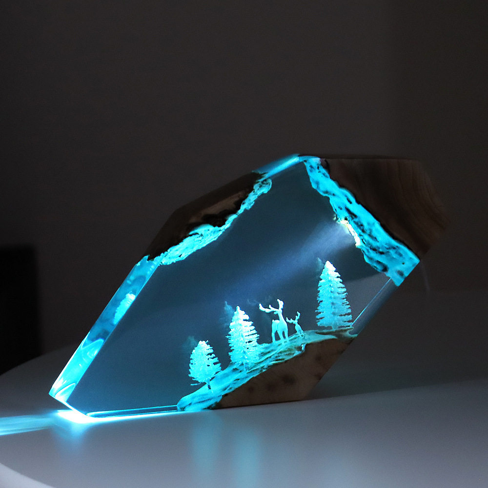 Resin Art Craft - 森の妖精鹿デスクトップアート、パーソナライズされた発光オーナメント、沈没船タコ、聖なる木製樹脂製ホームデコレーションクラフトアイテム