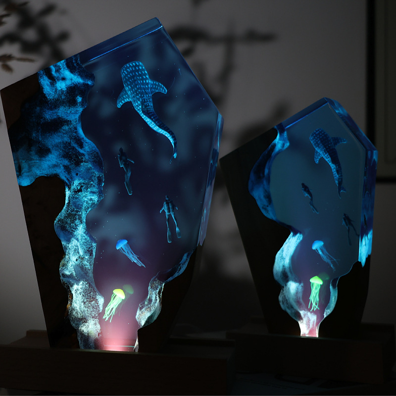 樹脂製洞窟クジラダイバーデスクトップクラゲ発光オーナメントク - Resin Art Gift For Wedding のレビューと価格