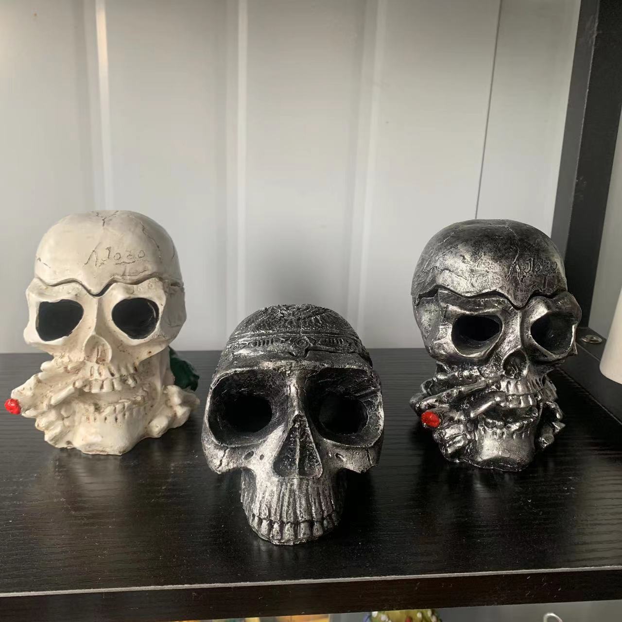 ハロウィン新作ヨーロッパ風アート置物オーナメント骸骨灰皿リビ - Resin Art Gift For Wedding のレビューと価格