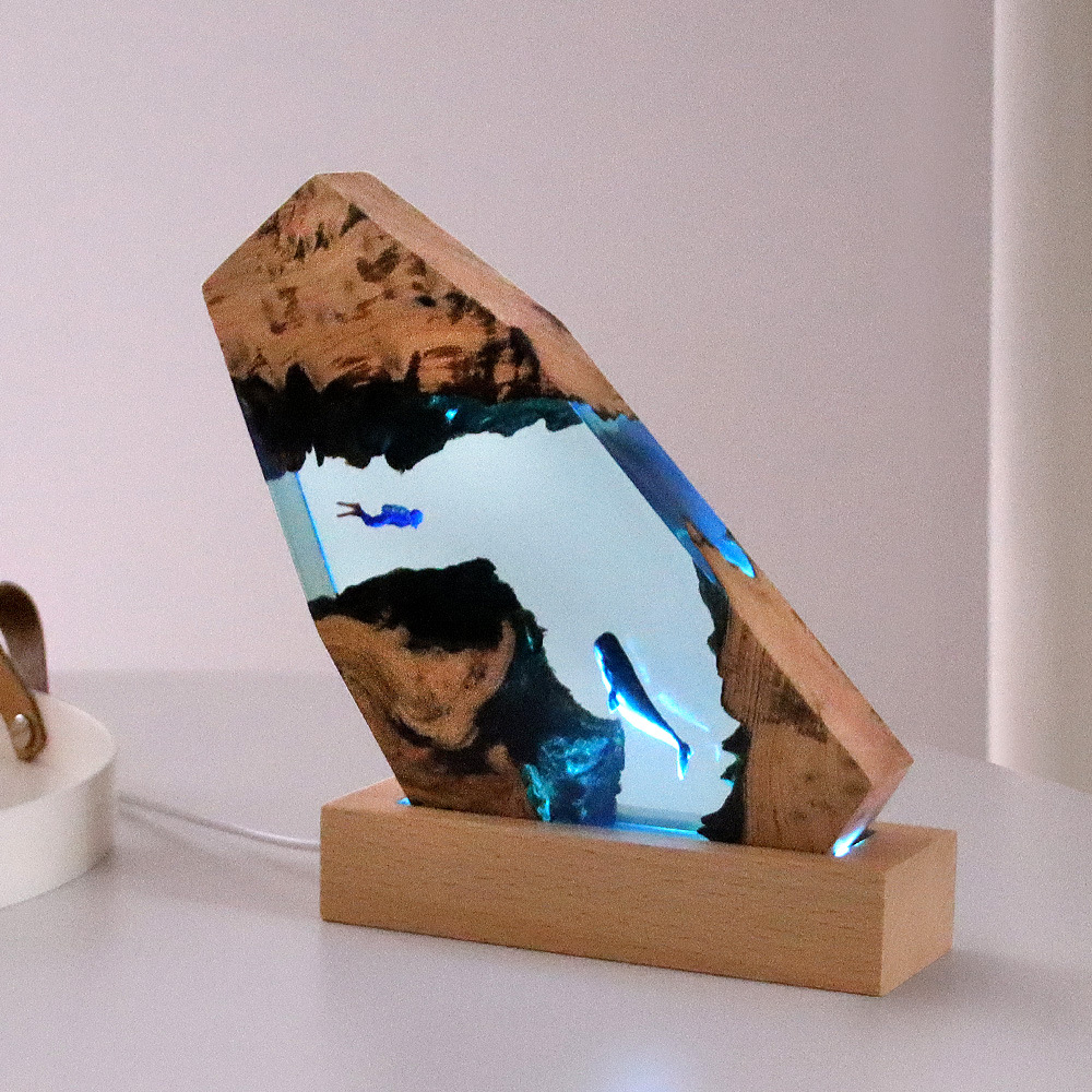 新しい水中洞窟クジラダイバーホームデスクデコレーション無垢材 - Resin Art Gift For Wedding のレビューと価格