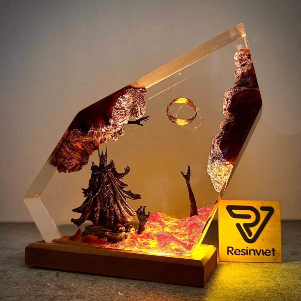 2026年新作 悪魔の王国 生物型樹脂製テーブルライト クリ - Resin Art Decoration Items のレビューと価格