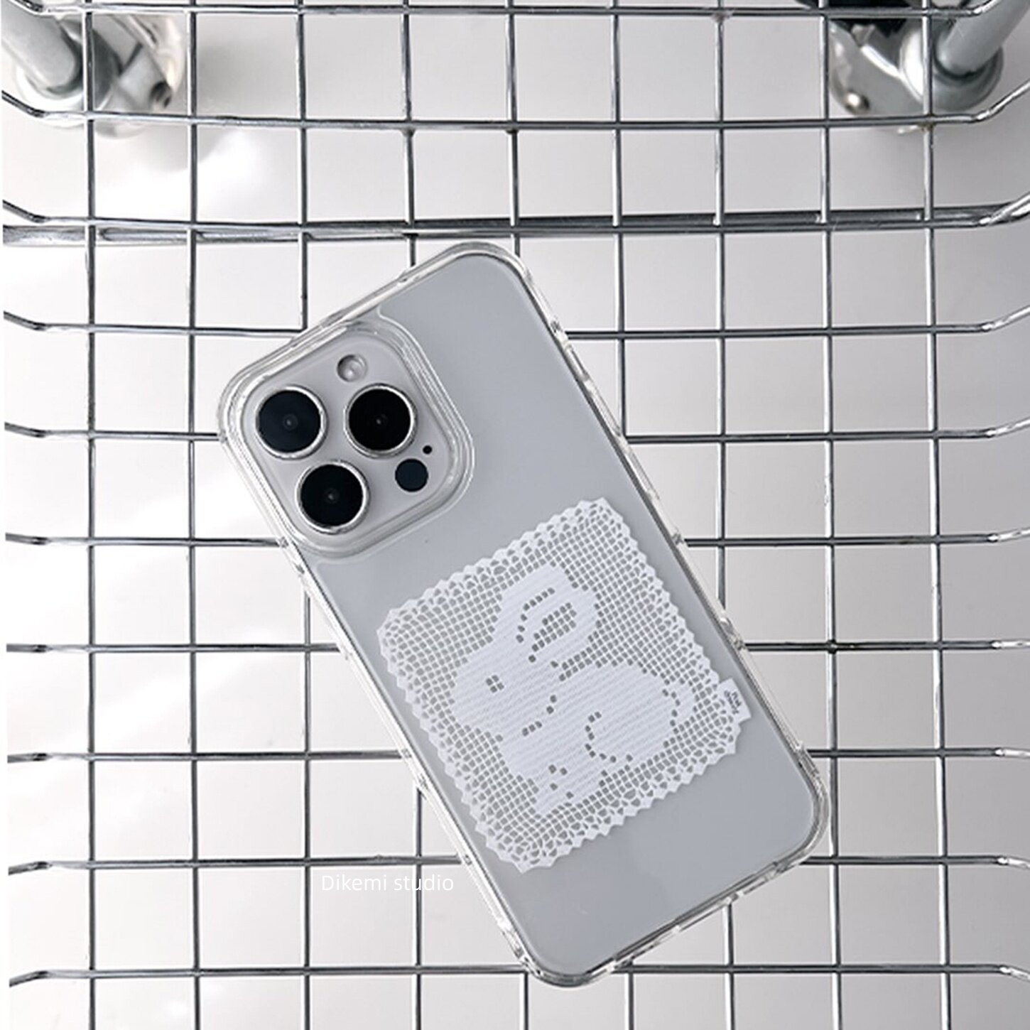 韓国風白いレース柄のウサギのスマホケース iPhone 17 - Resin Art Phone Case のレビューと価格